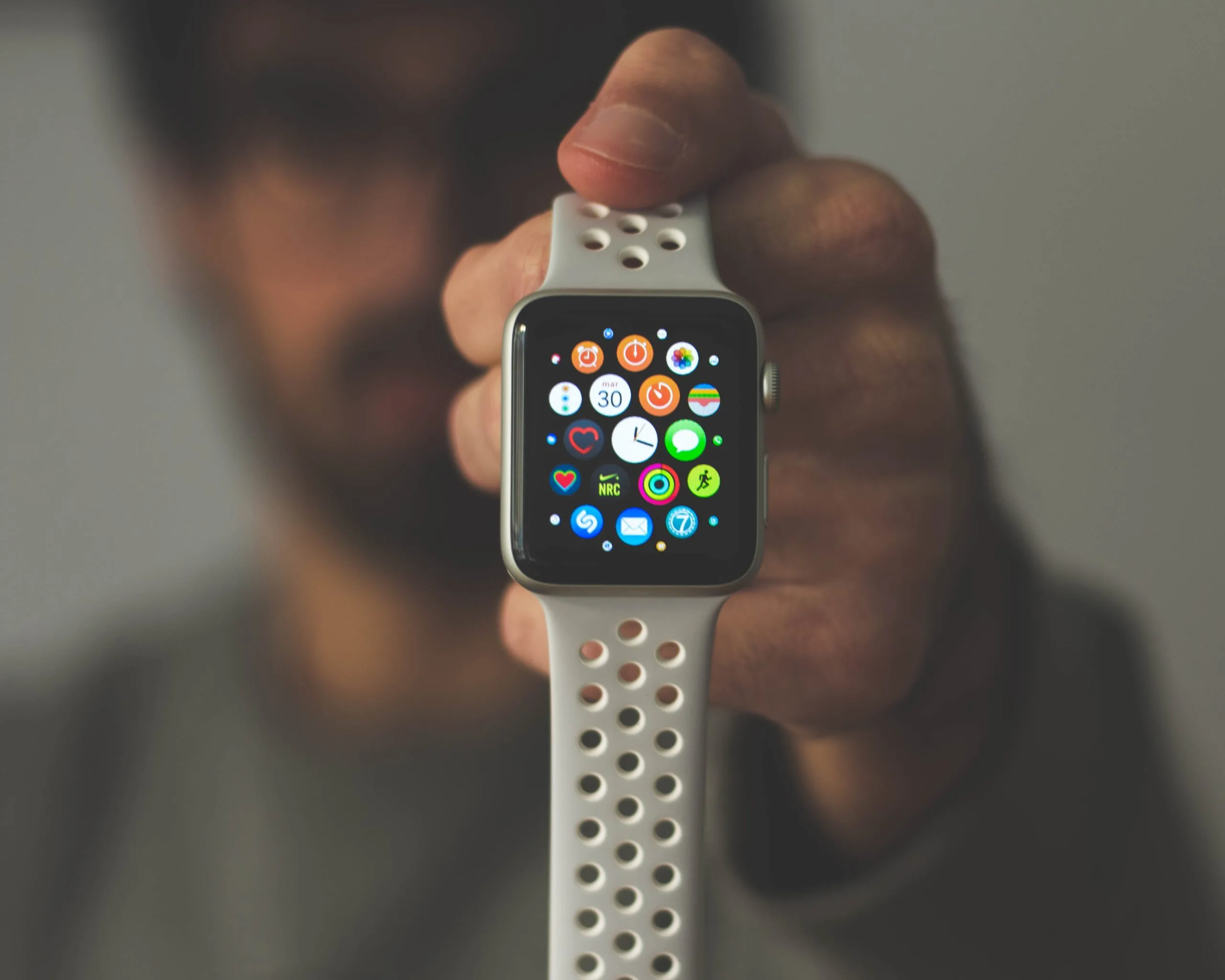 Charging Hacks: How to Charge an Apple Watch Without a Charger-https://techgadgetsolution.com/